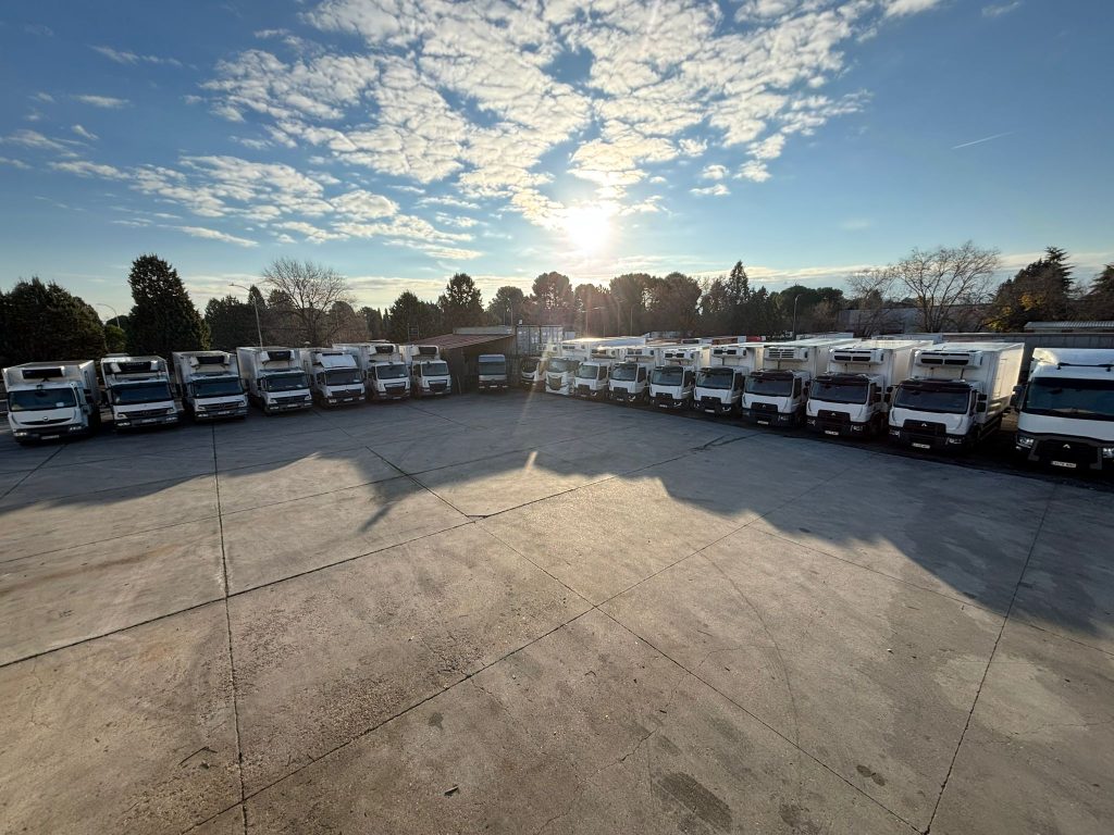 Flota de camiones refrigerados y multitemperatura de Transportes y Logística CIBEA